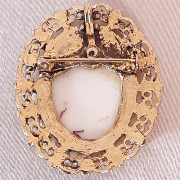 Rose Painted On Porcelain Pendant Brooch Gold Tone Filagree Trim - Picture 5 of 7